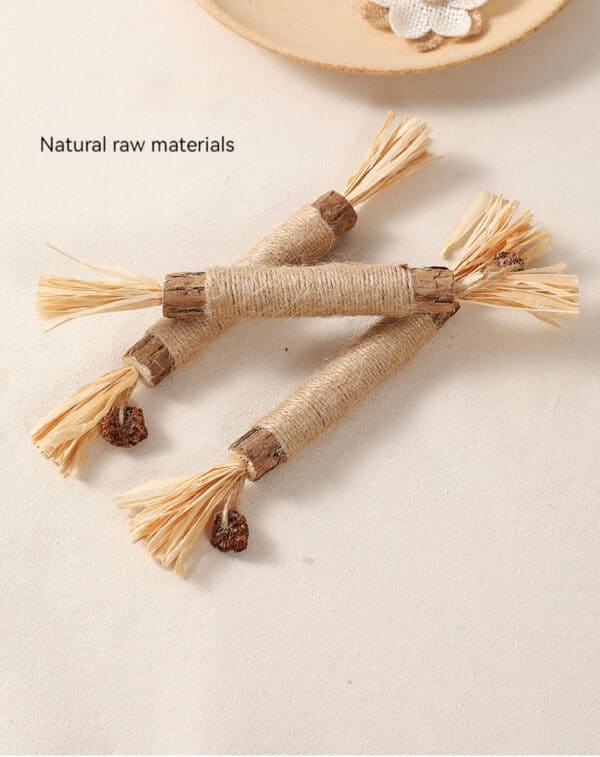 Rustic natural fiber decor accents with twine and dried grass, perfect for eco-friendly styling.