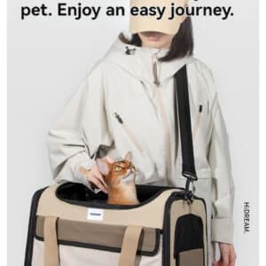 Chic beige pet travel bag with cat, ideal for stylish and comfortable pet adventures.